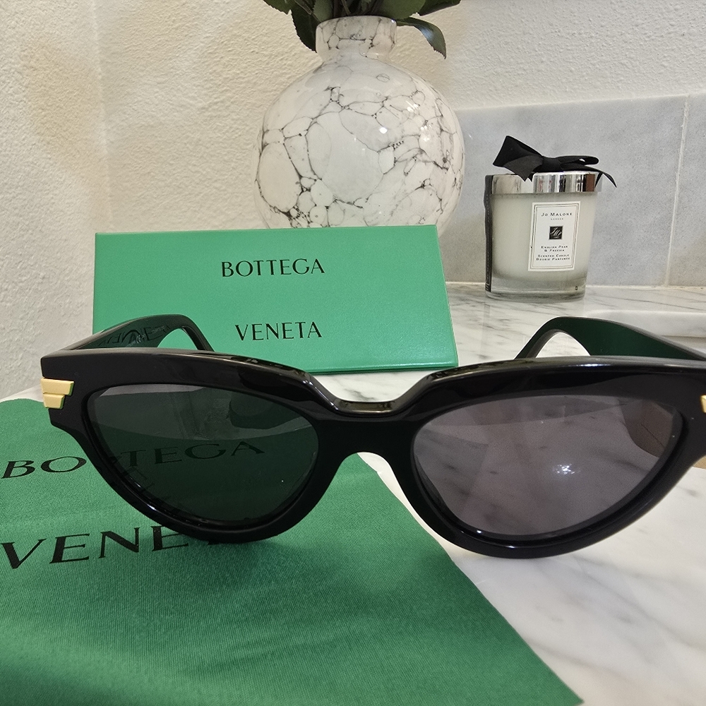 $525 Bottega Veneta BV1035S Black & Gold Cat Eye Sunglasses - Picture 8 of 11